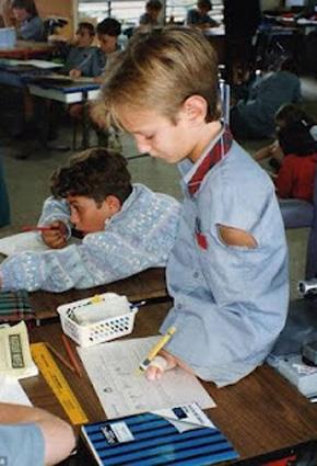 أشهر متحدّ للإعاقة في العالم يقضي شهر العسل مع زوجته الجديدة